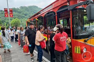 官方：曼联20岁中场汉尼拔租借加盟塞维，含选择买断和回购